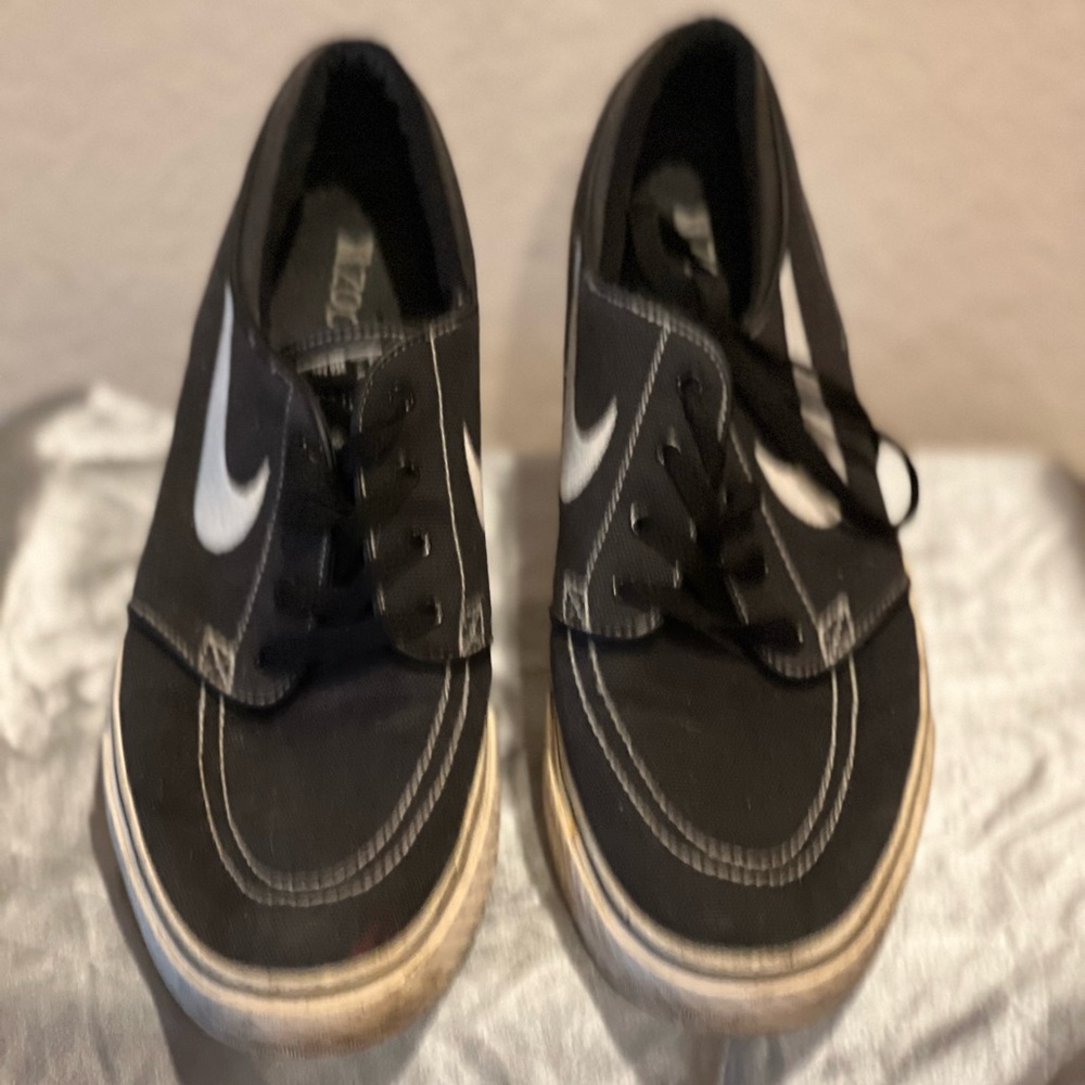 Nike Black and White Casual Sneakers